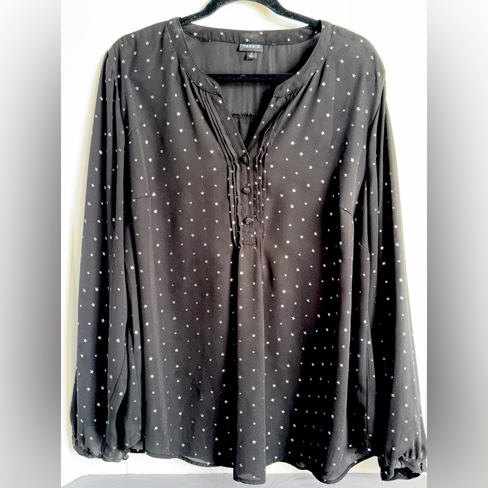 Torrid, Black Georgette with silver black star print, Size 2 (18-20)